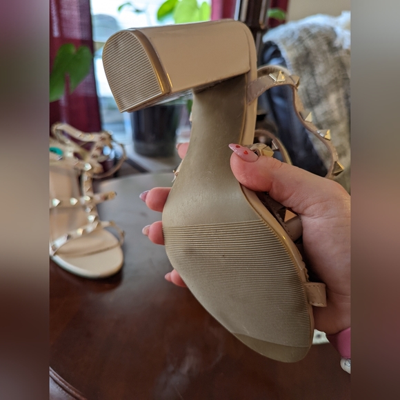 Yoki Nude Studded Strappy Heels size 8 - Picture 2 of 3